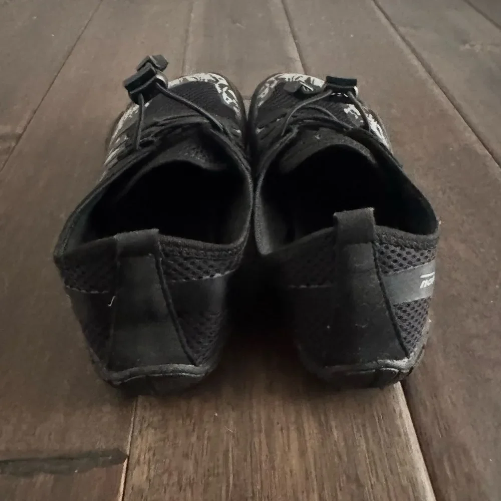 NortiV8 Unisex Kids Black and Gray Lace Up Water Shoes 5